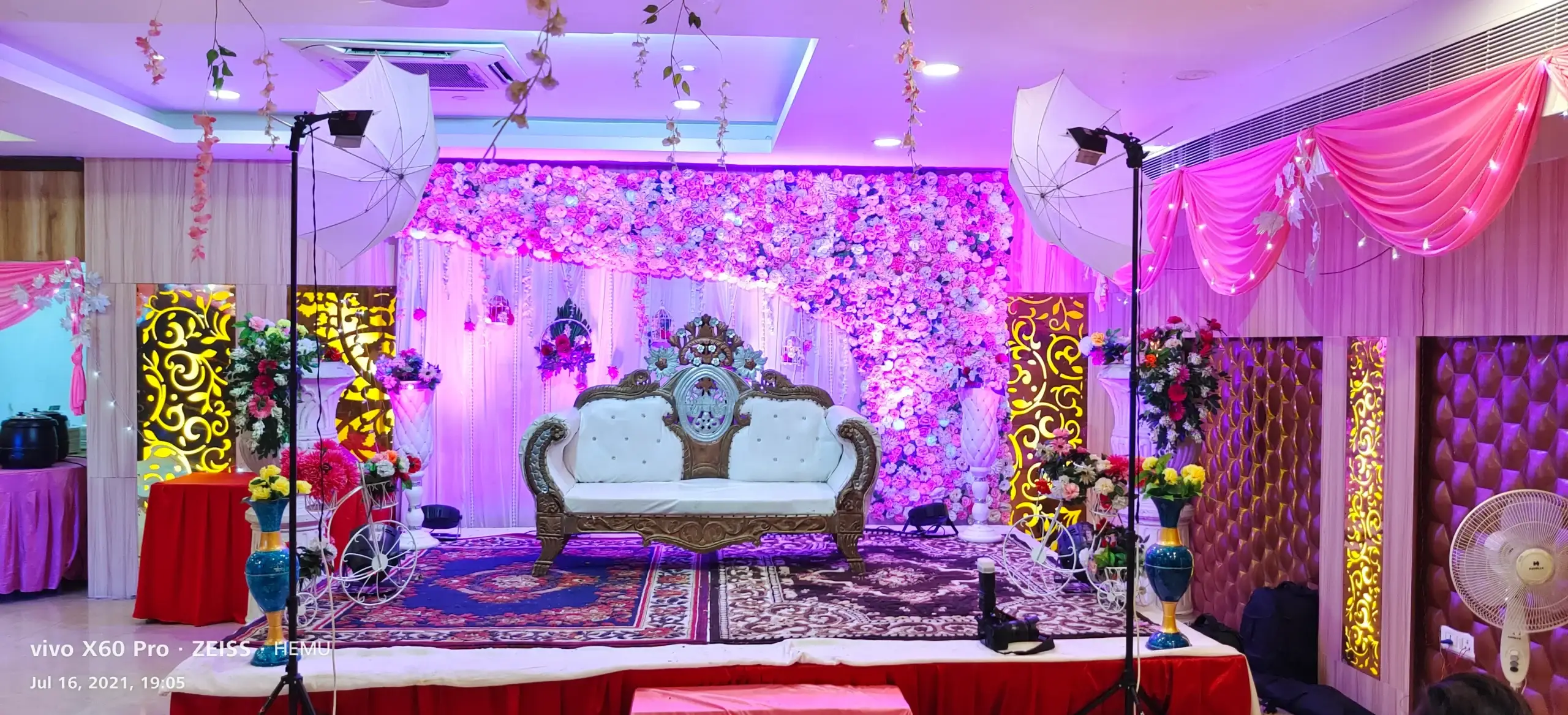 Luxury Rooms Gomti Nagar Lucknow