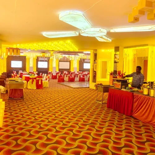 3 star hotels in Gomti Nagar Lucknow wedding stage decoration